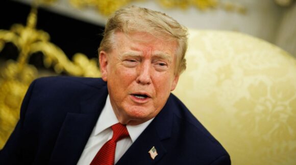 Con una FOTO, Trump declara el Estrecho de Ormuz “nuevo territorio de EU”
