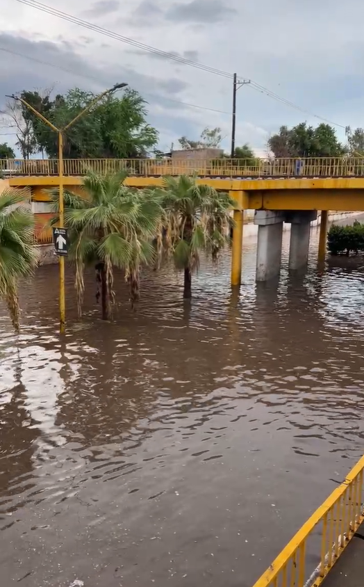 ¡Evita la zona! Paso desnivel de la calle 200 queda completamente inundado en Ciudad Obregón