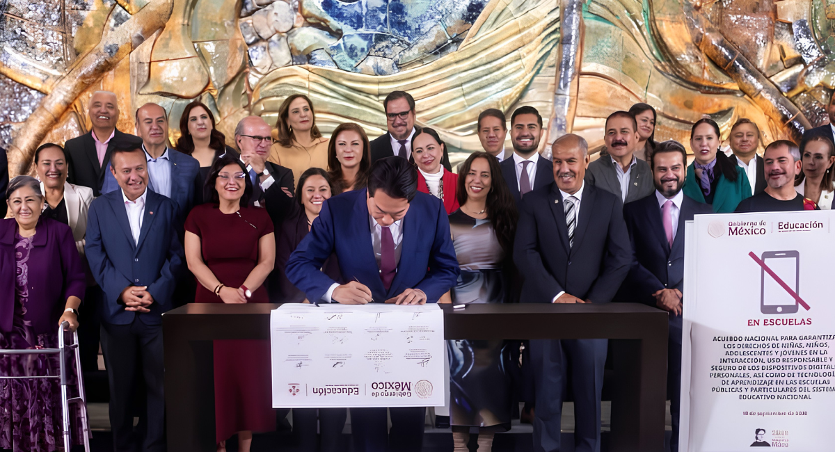¡Oficial! SEP prohíbe el uso de celulares en primarias y secundarias de México