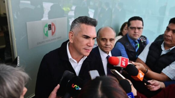 Alejandro Moreno arremete contra el INE y critica presencia de Rosa Icela Rodríguez