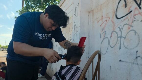 Alejandro, joven guaymense con una ‘Barber shop’ muy altruista