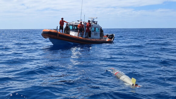 Alerta en Baja California: Marina asegura torpedo que flotaba frente a las costas de Ensenada
