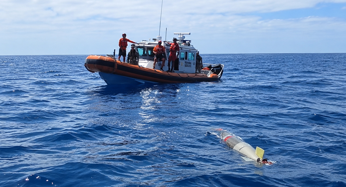 Alerta en Baja California: Marina asegura torpedo que flotaba frente a las costas de Ensenada