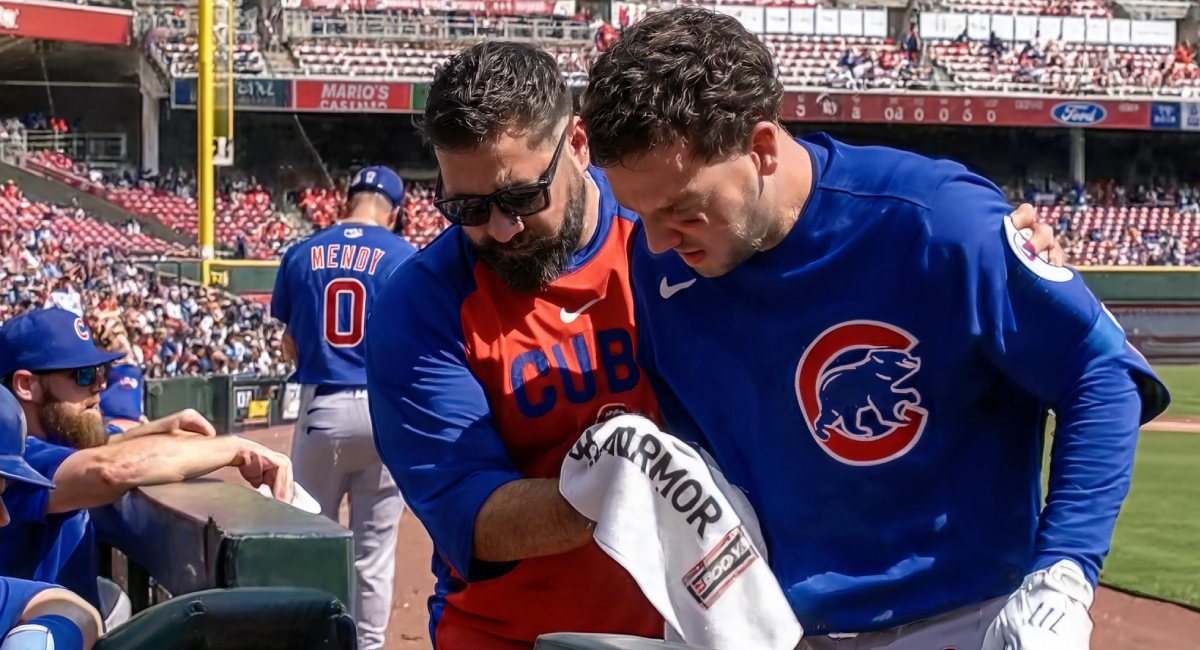 Alex Bregman sufrió un golpe en el rostro, lo que lo obligó a dejar el partido de los Cubs