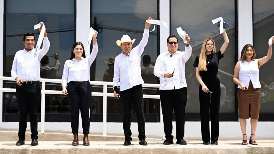 Alfonso Durazo y funcionarios estatales durante la inauguración del Cecosabi