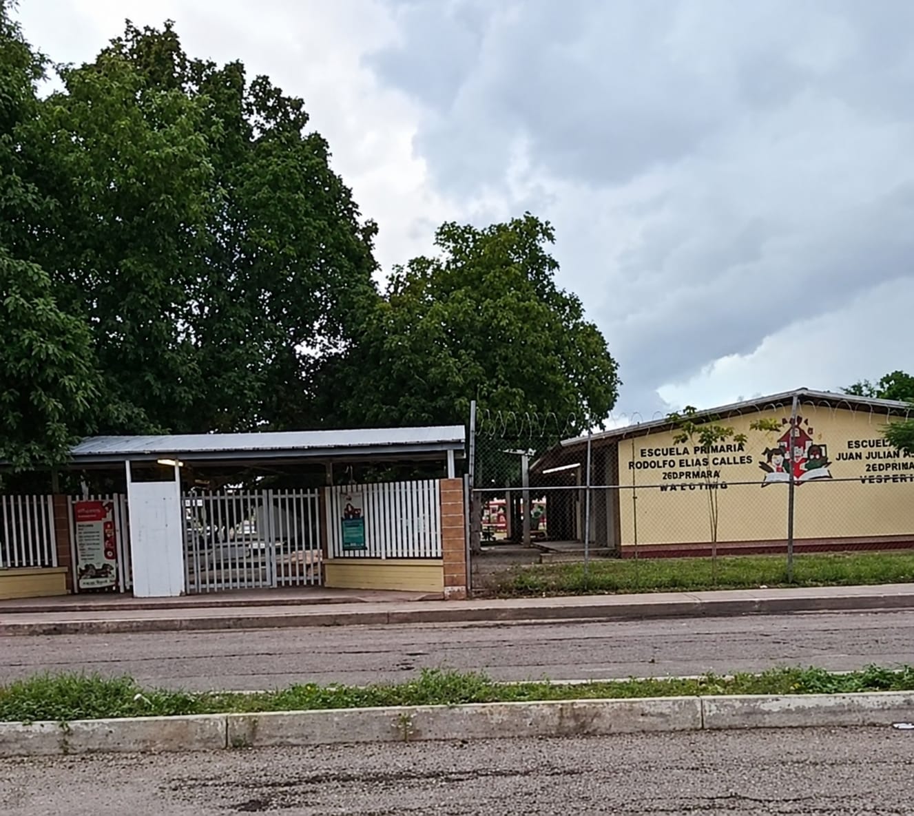 Alumnos de primaria Rodolfo Elías Calles llevan dos semanas sin clases por falla eléctrica