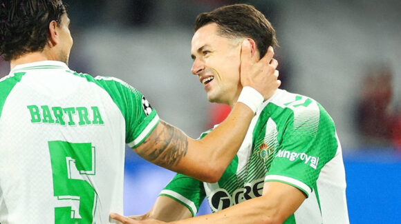 ¡Otro debut mexicano en Champions League! Álvaro Fidalgo participa en el triunfo del Betis ante el Lille