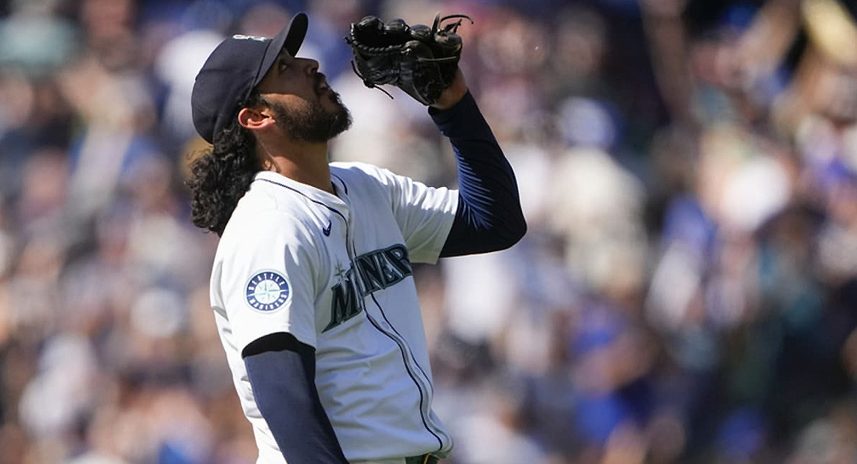 Andrés Muñoz lució hermético para contener a la ofensiva de los Rangers y encaminar a Seattle al triunfo para igualar la serie