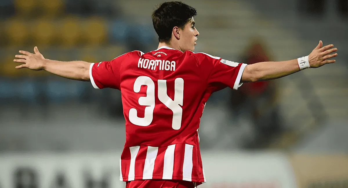 Armando González buscará sumar más minutos con el Olympiacos cuando se enfrenten al AEL en la primera jornada de la Copa de Grecia