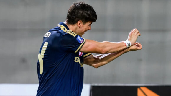 Armando González firma noche perfecta con Olympiacos: gol y asistencia en goleada sobre el AEL en Grecia