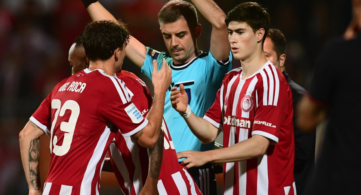 Armando González sufrió su primera derrota con el Olympiacos al no poder anotar e irse en blanco ante el OFI Creta