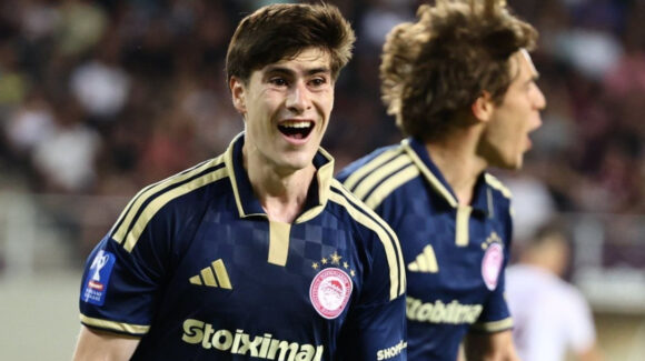 Armando González suma minutos con Olympiacos; el mexicano participa en empate ante Volos de la Superliga