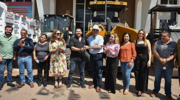 Ayuntamiento de Navojoa cuenta con más maquinaria para pavimentación