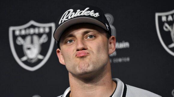 ¿Dejará la NFL? Bowers regresa a entrenar con Las Vegas Raiders; sigue en duda para enfrentar a los Chargers