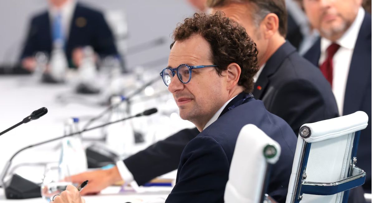 CEO de Anthropic advierte que la carrera tecnológica contra China frena la regulación global de la IA