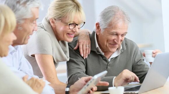 CNDH advierte riesgo de exclusión a adultos mayores por digitalización forzada con IA