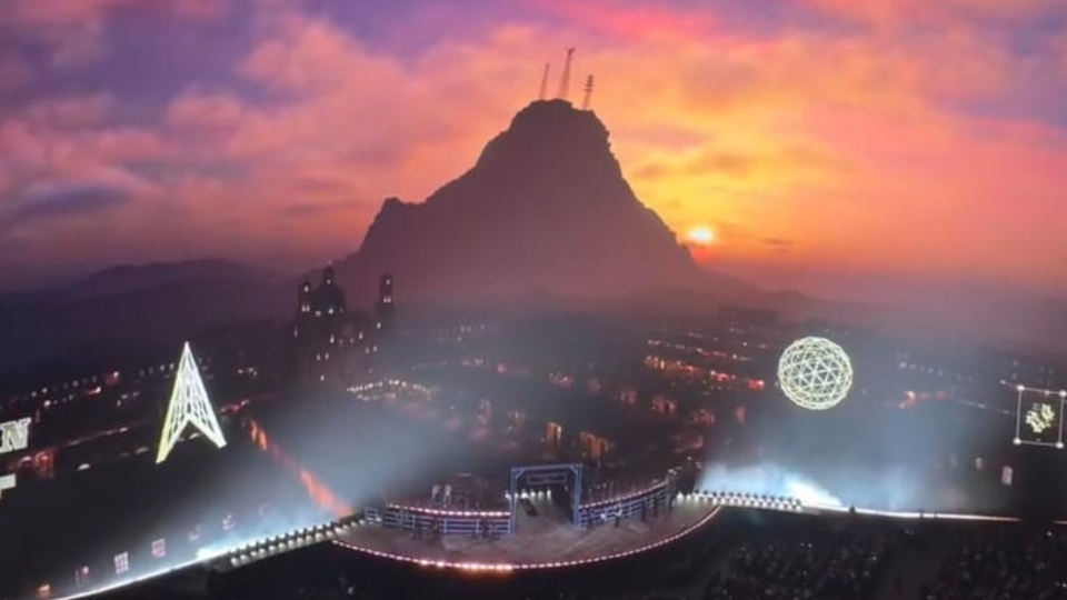 Carín León proyectó el Cerro de la Campana durante su primera noche en la Sphere