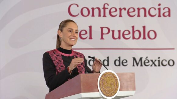 Claudia Sheinbaum renueva ‘La Mañanera’: retira el escenario de AMLO y marca una nueva etapa