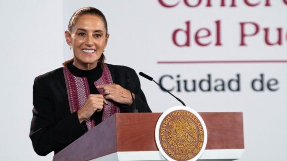 Claudia Sheinbaum revela que recicla y transforma su ropa con ayuda de costureras
