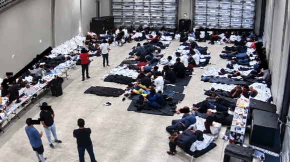 Congresistas denuncian grave hacinamiento de ICE en Florida; retienen a 342 en centro apto para 56