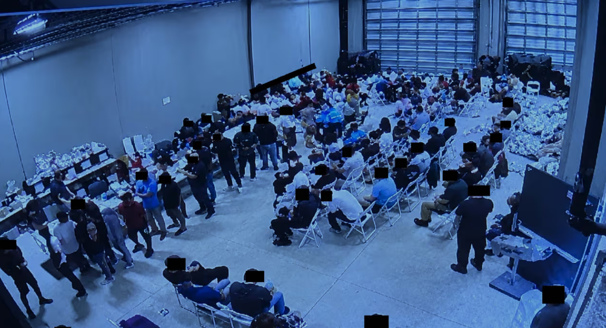 Congresistas denuncian grave hacinamiento de ICE en Florida; retienen a 342 en centro apto para 56