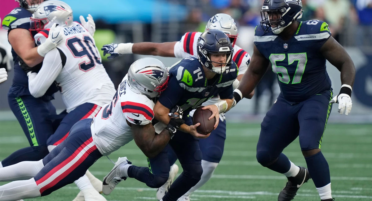 Darnold salió del juego luego de lesionarse al ser capturado por Dre'Mont Jones