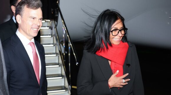 (VIDEO) Delcy Rodríguez llega a EU: Se prepara para reunirse con Donald Trump en Nueva York