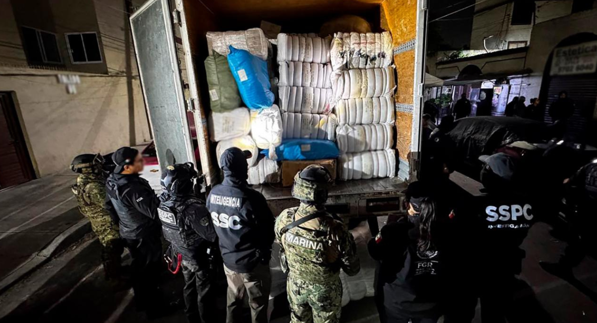 Decomisan 13 toneladas de tabaco ilegal durante cateos simultáneos en CDMX