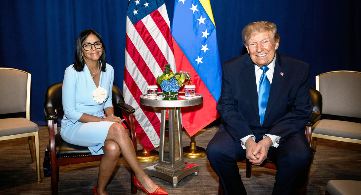 Donald Trump y Delcy Rodríguez se reúnen por primera vez en Nueva York; hubo protestas y detenidos