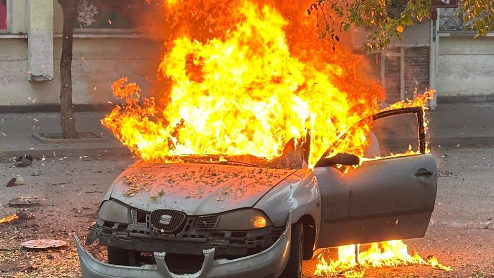 Dron ruso explota contra automóvil en Ucrania donde viajaban periodistas, entre ellos uno español