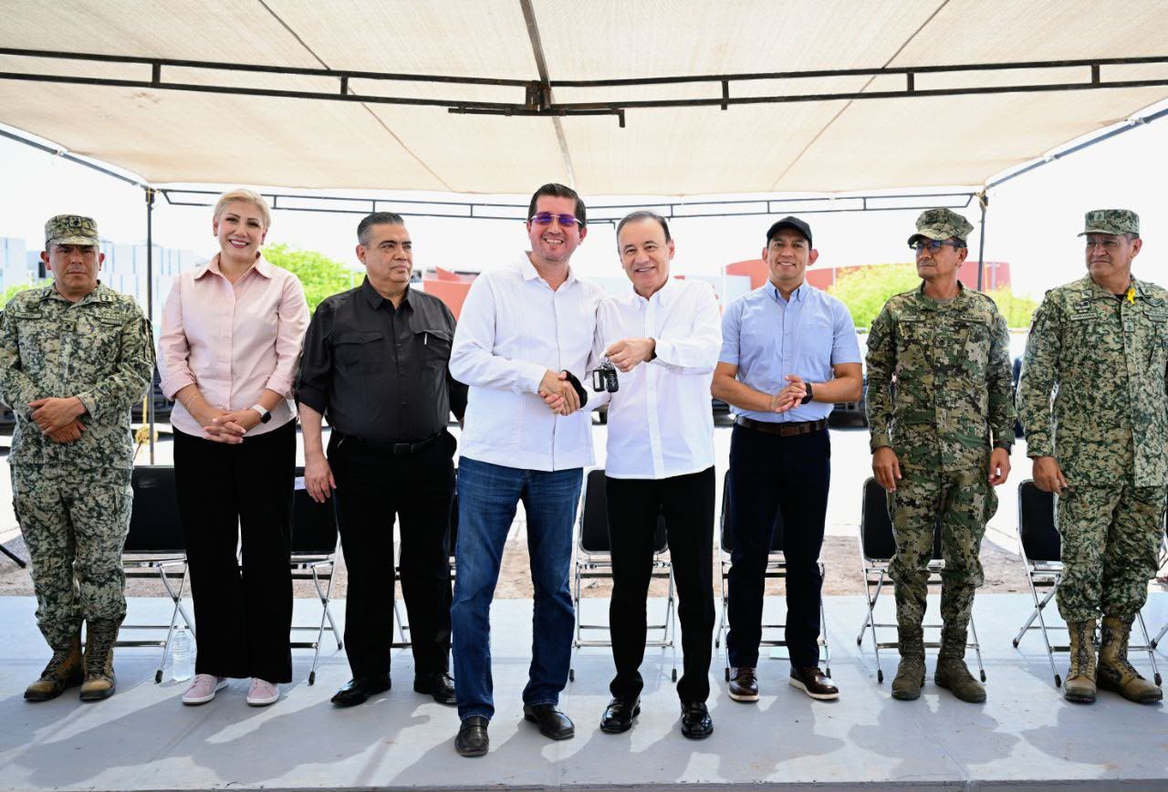 Durazo entrega 73 patrullas y unidades para reforzar la seguridad en Sonora
