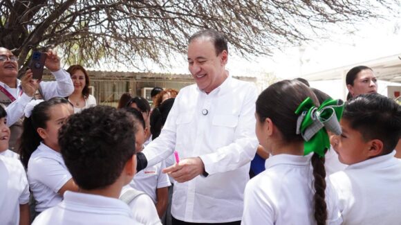Durazo respalda regulación del uso de celulares en escuelas de Sonora