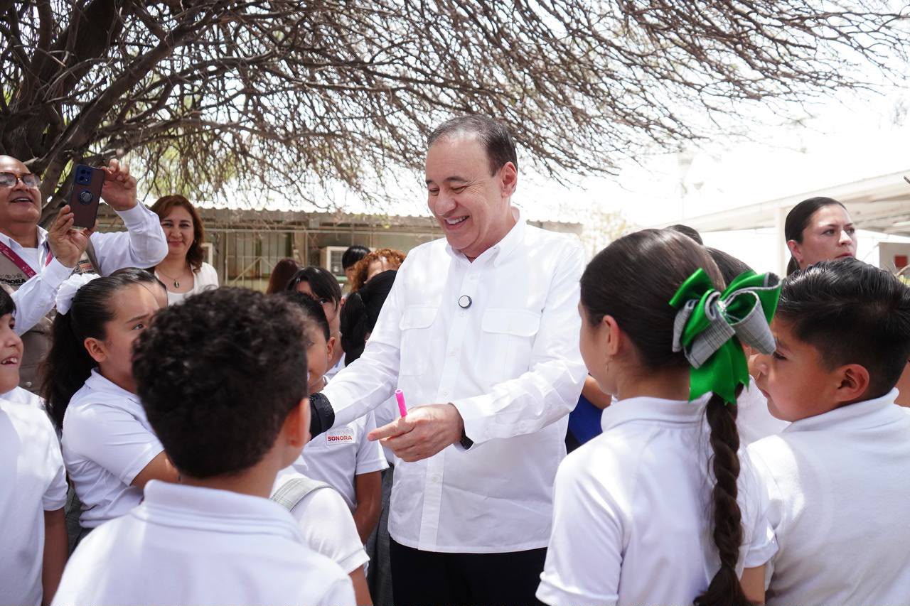 Durazo respalda regulación del uso de celulares en escuelas de Sonora