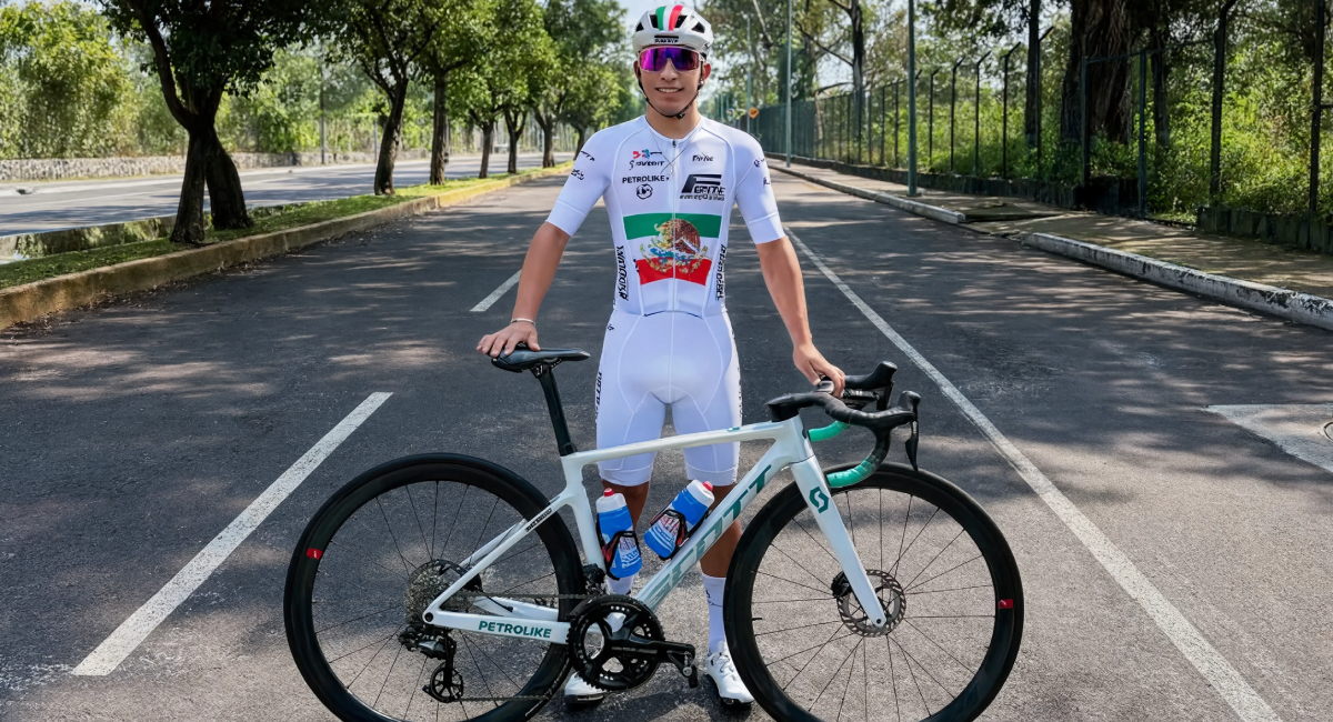 Edgar Cadena confirmó que aún no recibe su visa por lo que su participación en el Mundial de Ciclismo 2026 junto a Isaac del Toro está en duda