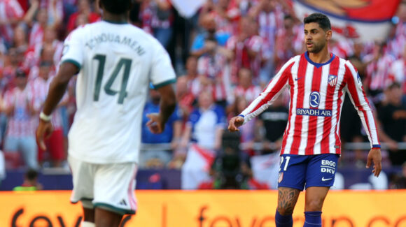 Atlético pinta el derbi madrileño rojiblanco; vencen al Real Madrid y suben en la clasificación de LaLiga