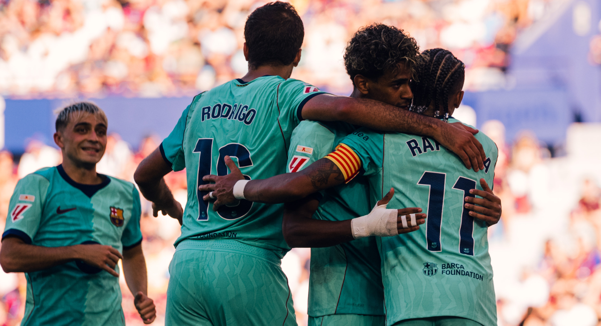 El Barcelona goleó al Valencia FC con doblete de Lamine Yamal para permanecer como líder solitario en LaLiga