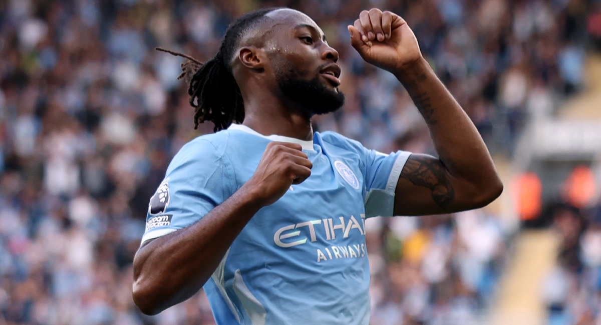 El Manchester City se impuso en un agitado partido ante el Sunderland para mantenerse como líder solitario de la Premier League