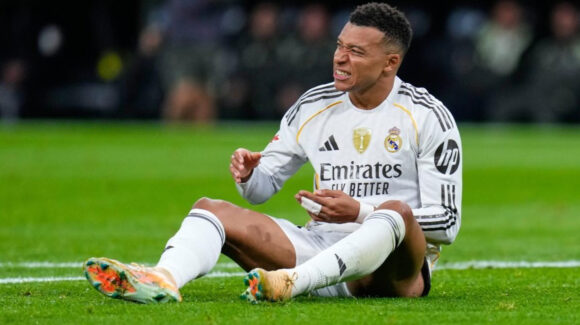 Mbappé sufre hiperextensión en la rodilla izquierda y Real Madrid pone en duda su regreso a las canchas