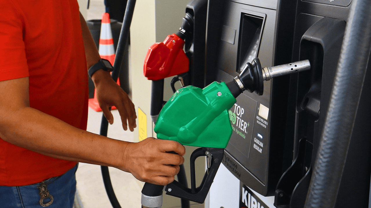 Empresarios gasolineros condicionan ajustar precios por debajo de los 24 pesos