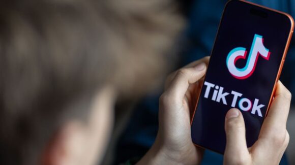 Enfrenta TikTok su primer juicio en Estados Unidos por daños a la salud mental de menores