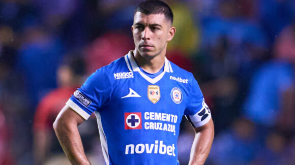 Erik Lira no vuelve a Cruz Azul tras caerse su fichaje al Mónaco y se perdería su tercer partido seguido