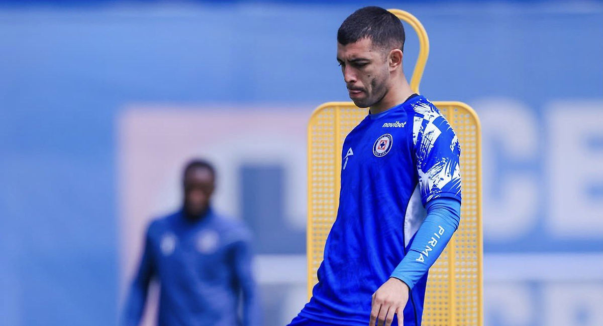 Erik Lira regresó a los entrenamientos con el Cruz Azul luego de su fallido intento de fichar con el AS Mónaco