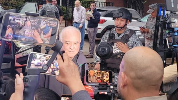 Ernesto Ruffo regresa a Ensenada al son de un corrido tras salir del penal del Altiplano