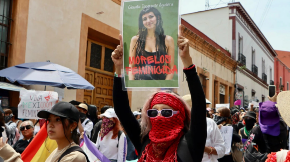 Estudiantes de la UAEM exigen justicia y seguridad tras el feminicidio de Claudia Tacoronte