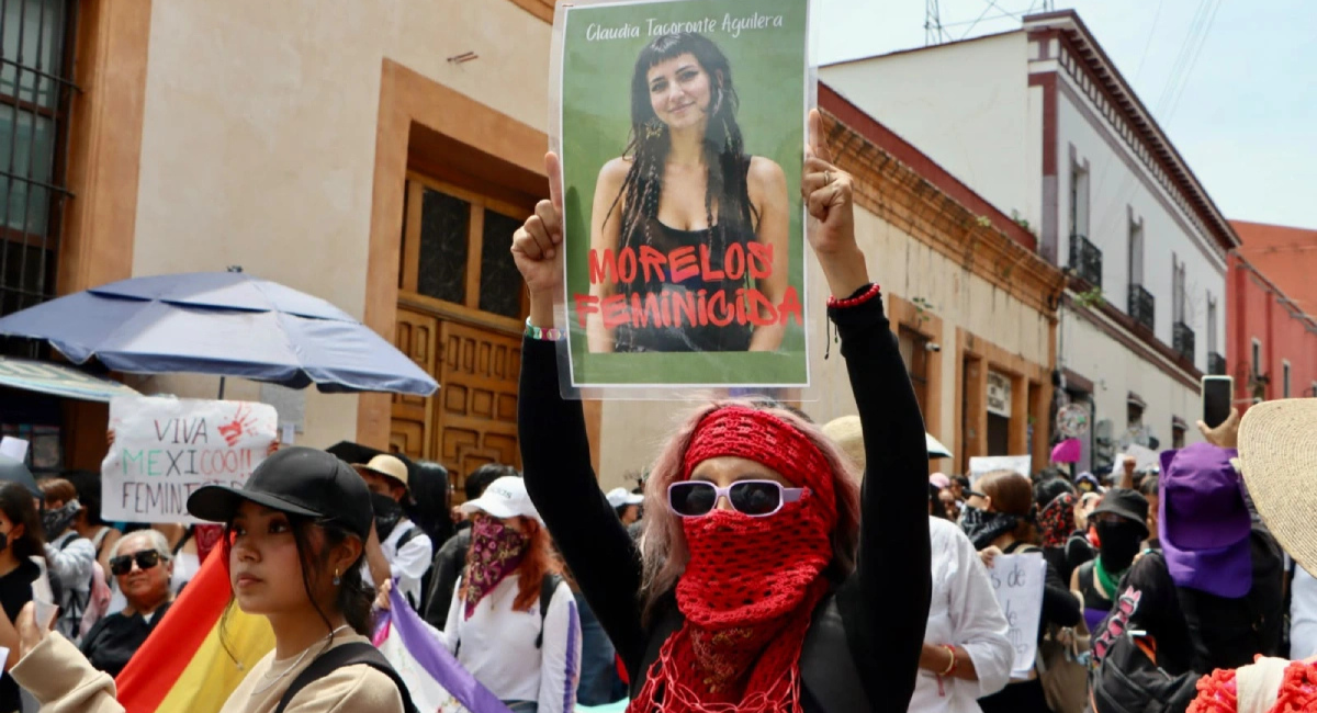 Estudiantes de la UAEM exigen justicia y seguridad tras el feminicidio de Claudia Tacoronte