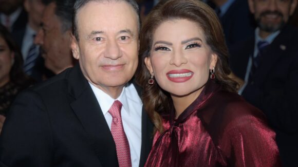 Felicita Lorenia Valles al gobernador Alfonso Durazo por su Quinto Informe de Gobierno