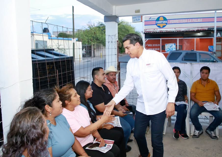 Froylán Gámez recoge demandas ciudadanas sobre agua, transporte y vialidades durante recorridos