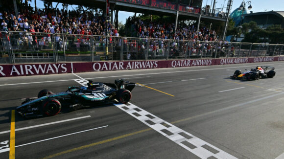 George Russell domina el caos en Bakú, gana el GP de Azerbaiyán y vuelve al triunfo después de tres meses
