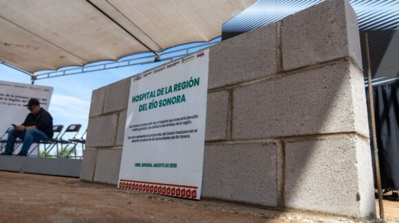 Gobernador Alfonso Durazo asegura que avanza la construcción del hospital en Ures