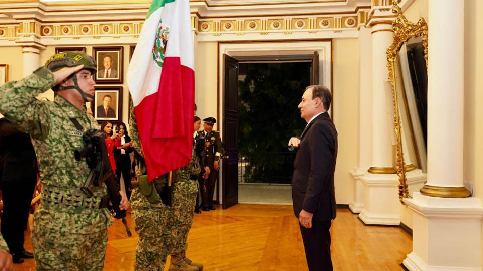 Gobernador Alfonso Durazo encabeza la ceremonia del Grito de Independencia desde Hermosillo, Sonora